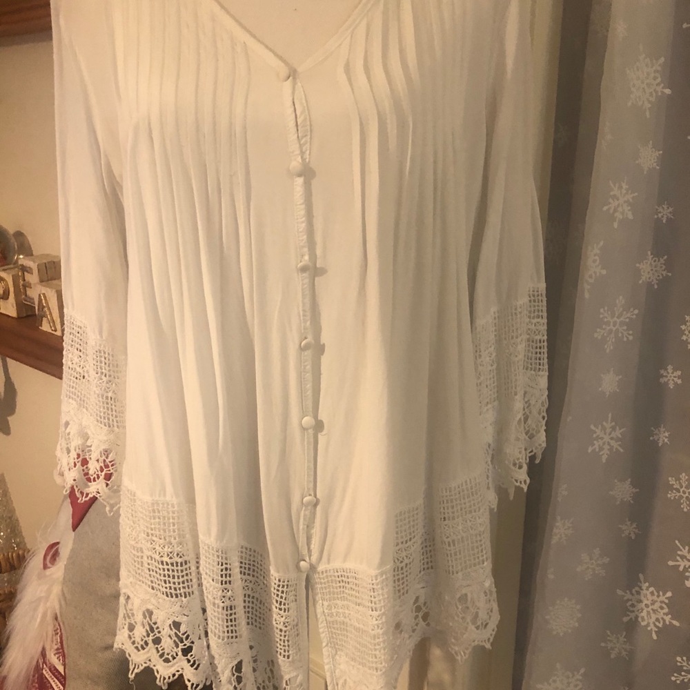 Beautiful detailed white blouse.